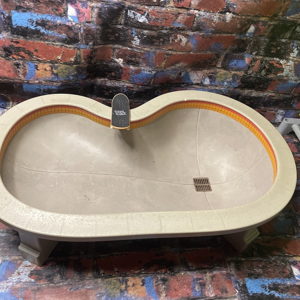 Tech Deck Del Mar Fingerboard Skateboarding Bowl Pool 2009